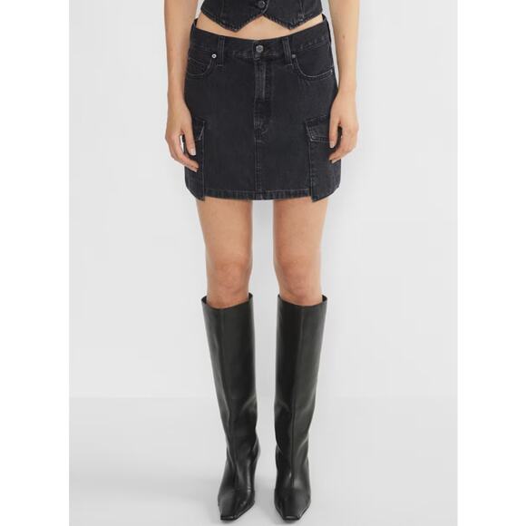 Aritzia Denim Forum The '90s Mid Rise Cargo Mini Denim Jean Skirt Black Eyeliner - Picture 2 of 7